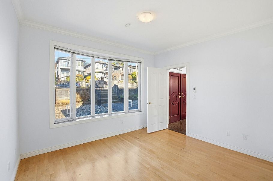 213 W 28th Street North Vancouver, BC - 23