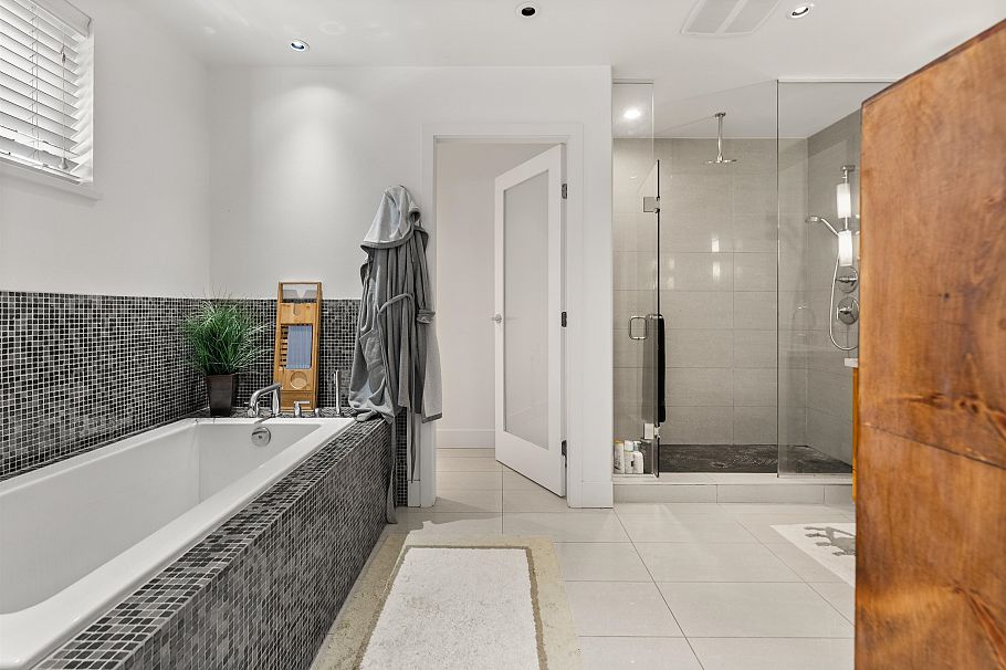 41 3639 Aldercrest Drive North Vancouver, BC - 21