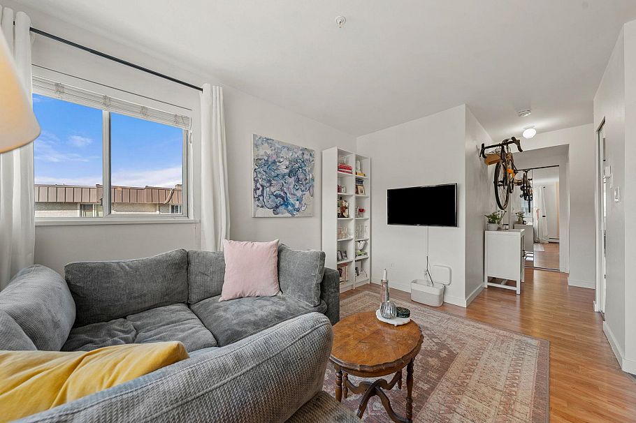 305 33 N Templeton Drive Vancouver, BC - 4