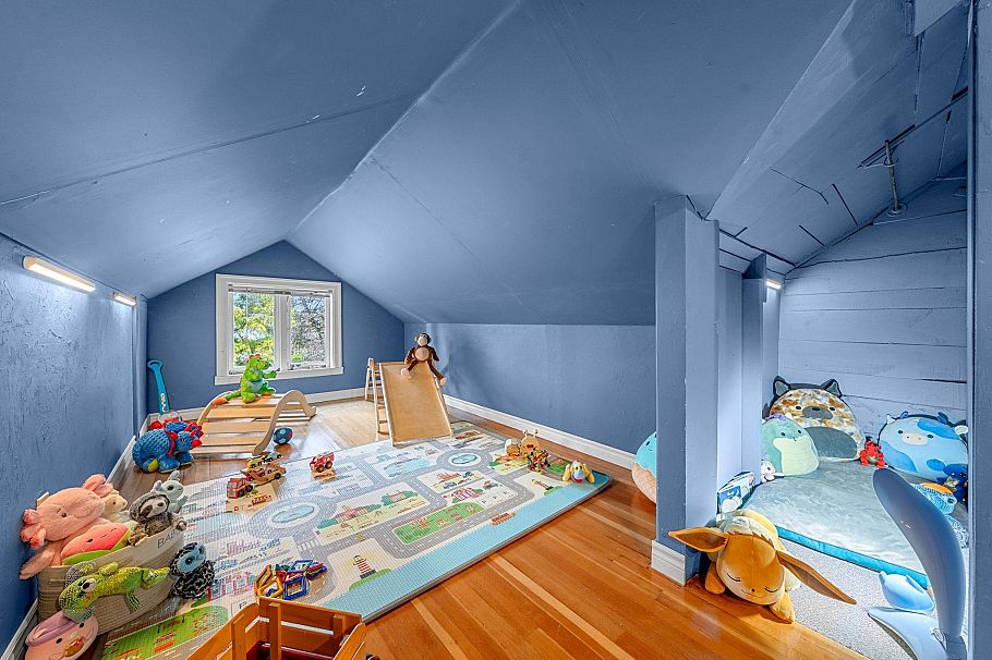 163 E Kings Road North Vancouver, BC - 27