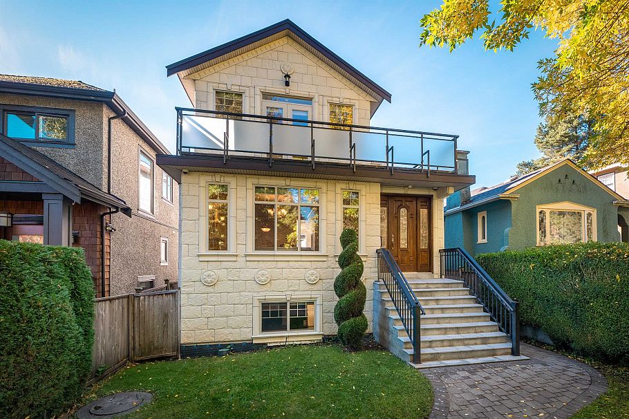 3716 W 17th Avenue Vancouver, BC - 1