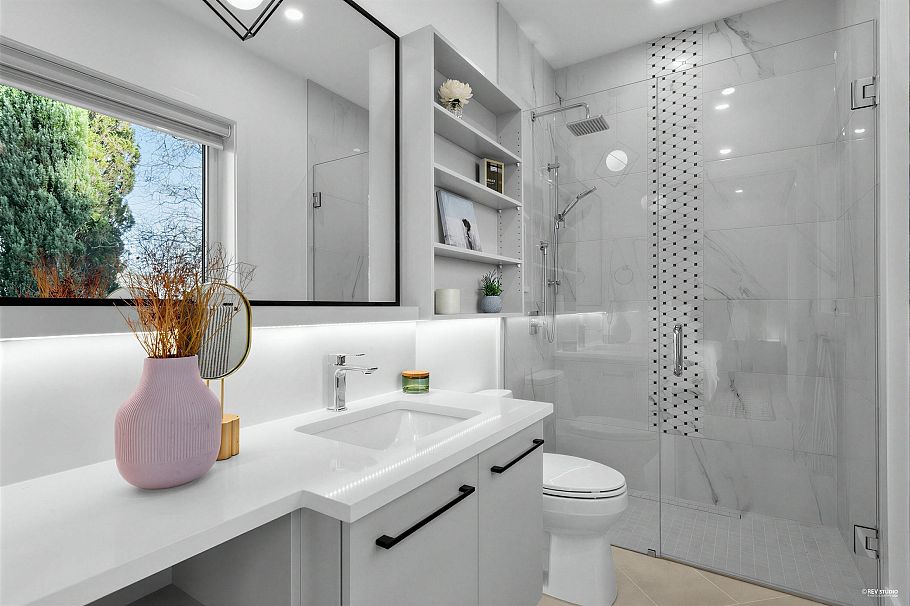 3172 W 26th Avenue Vancouver, BC - 29