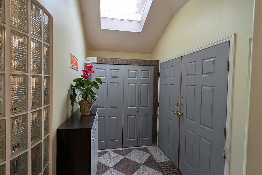 2935 E 17th Avenue Vancouver, BC - 2