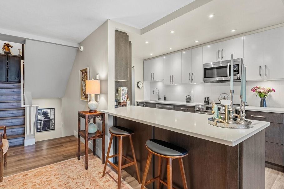 521 666 Leg In Boot Square Vancouver, BC - 10