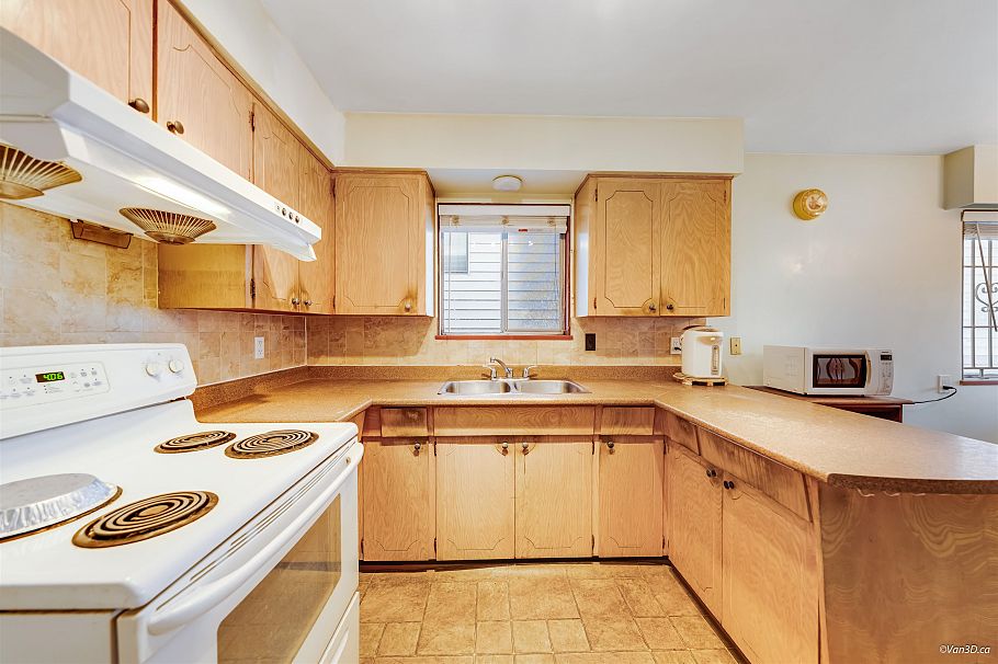 851 E 50th Avenue Vancouver, BC - 6