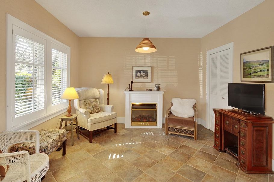 3657 W 14th Avenue Vancouver, BC - 25