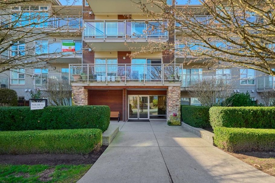 311 1033 St. Georges Avenue North Vancouver, BC - 2