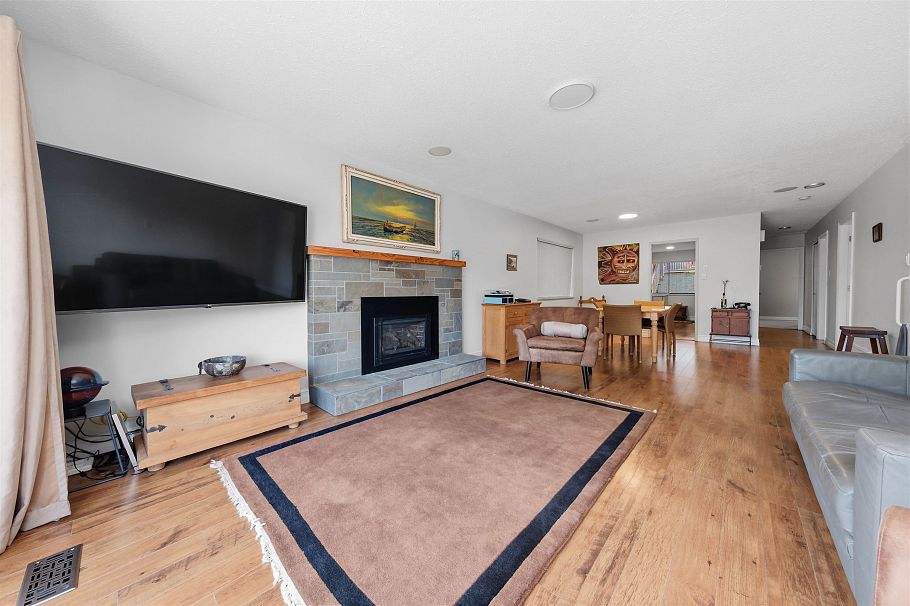 1911 Deep Cove Road North Vancouver, BC - 4