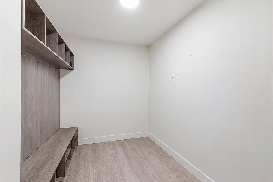 1 115 W Queens Road North Vancouver, BC - 25