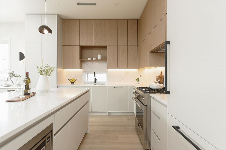 2 735 E 10th Avenue Vancouver, BC - 4