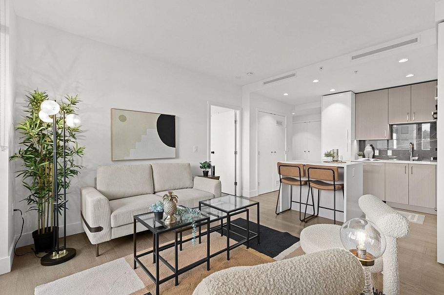 201 1675 Lions Gate Lane North Vancouver, BC - 1