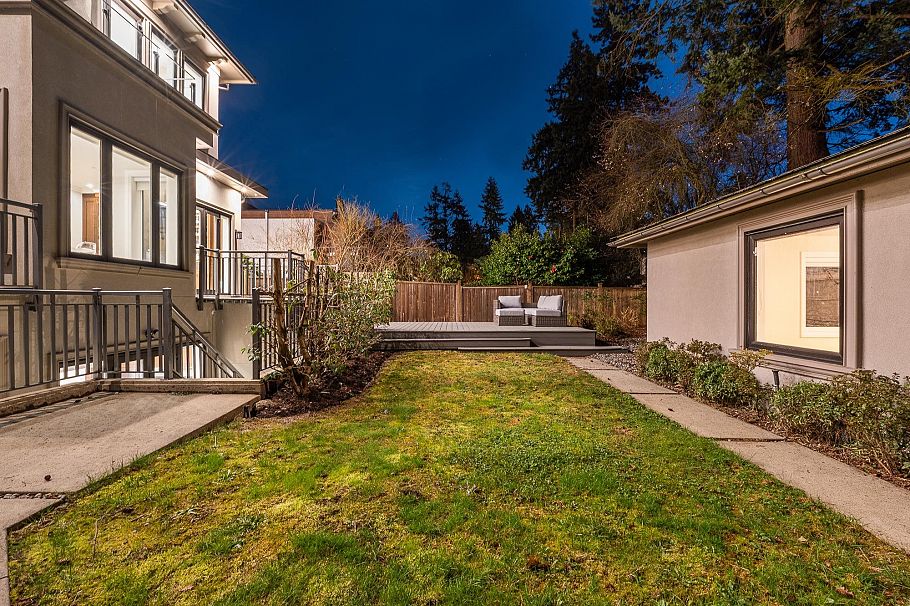 3708 W 35th Avenue Vancouver, BC - 37