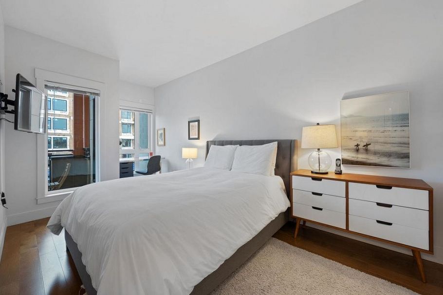 403 857 W 15th Street North Vancouver, BC - 10