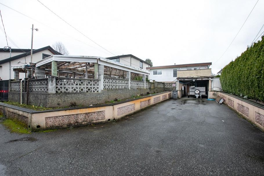 2435 E 49th Avenue Vancouver, BC - 2