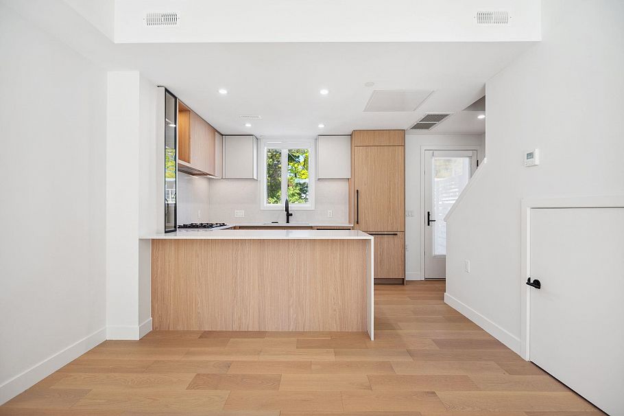 123 725 W 49 Avenue Vancouver, BC - 8