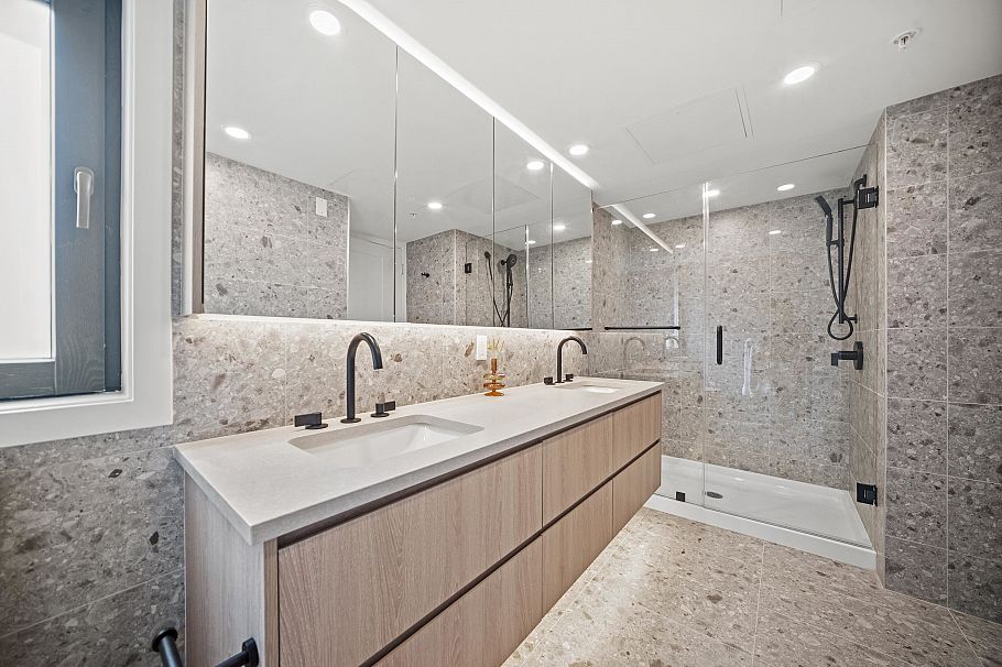 6352 Oak Street Vancouver, BC - 7