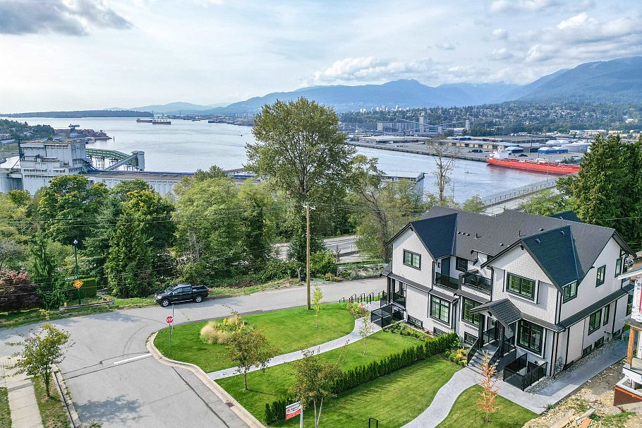 3615 Yale Street Vancouver, BC - 2