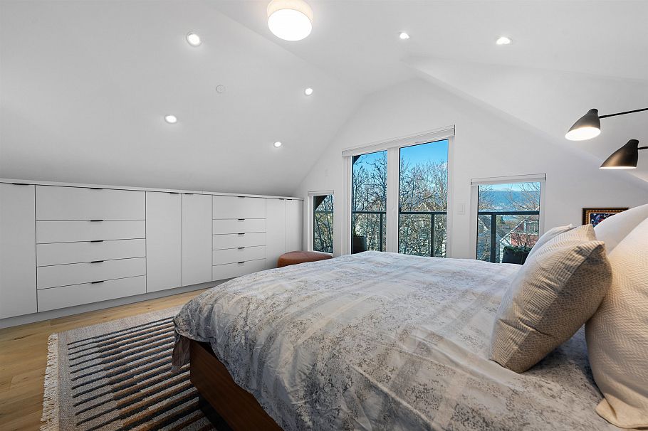 2142 W 1st Avenue Vancouver, BC - 20