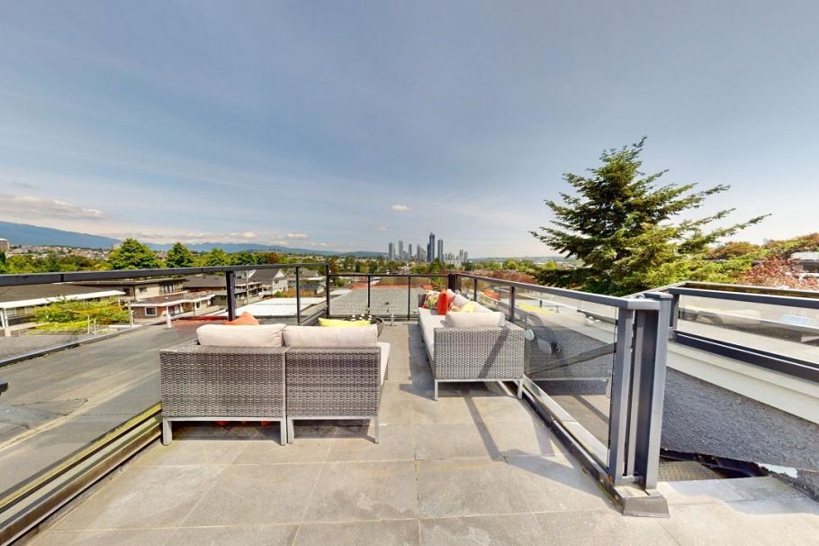 3317 E 3rd Avenue Vancouver, BC - 4