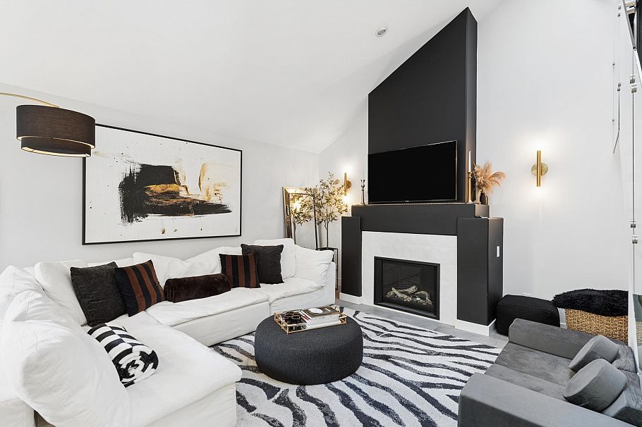 5 1550 Larkhall Crescent North Vancouver, BC - 2