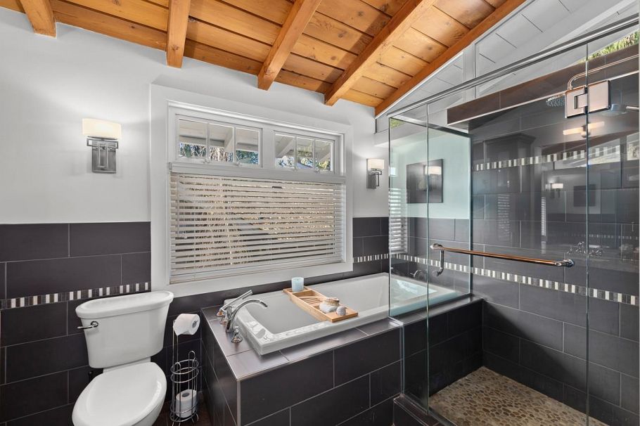 145 E Kensington Road North Vancouver, BC - 27