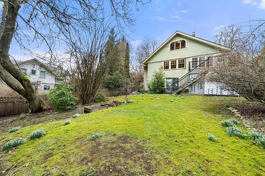 163 E Kings Road North Vancouver, BC - 1