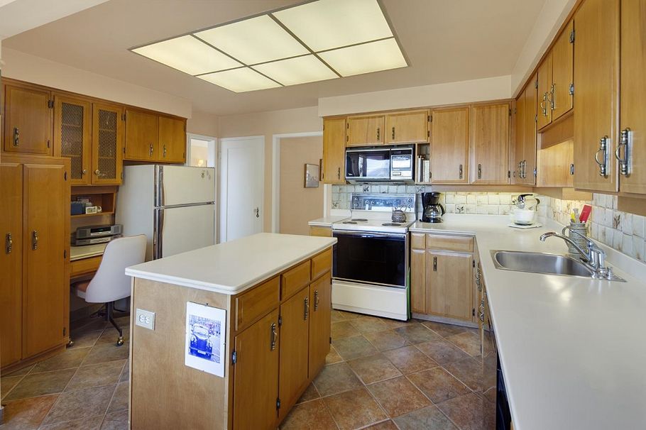 3657 W 14th Avenue Vancouver, BC - 26