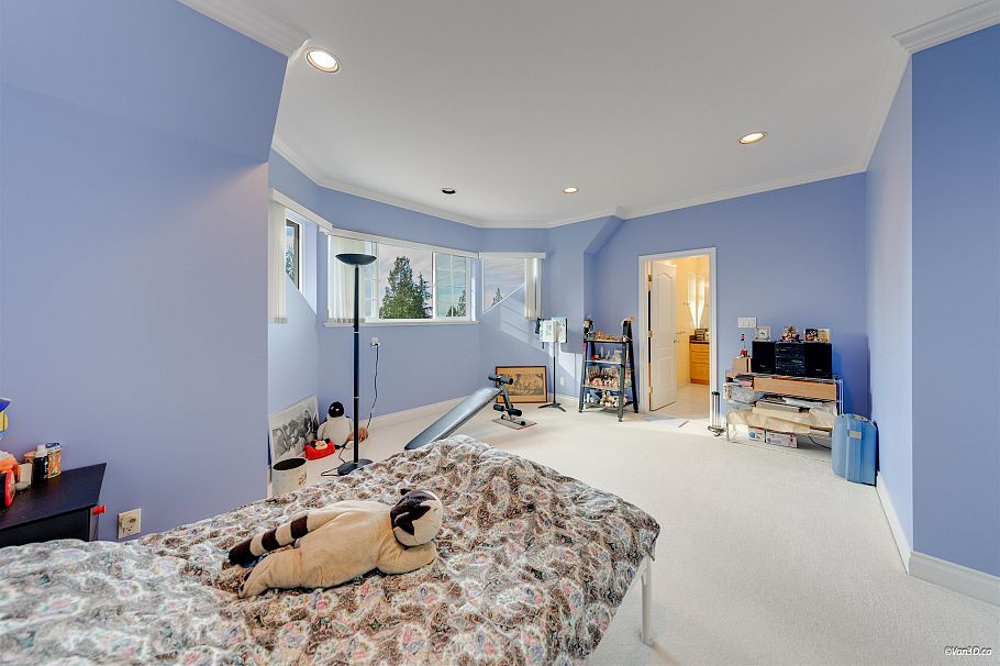 4989 Chalet Place North Vancouver, BC - 26