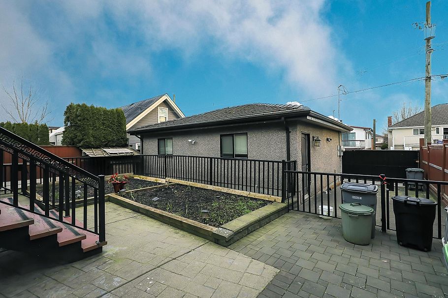 66 W 44th Avenue Vancouver, BC - 30