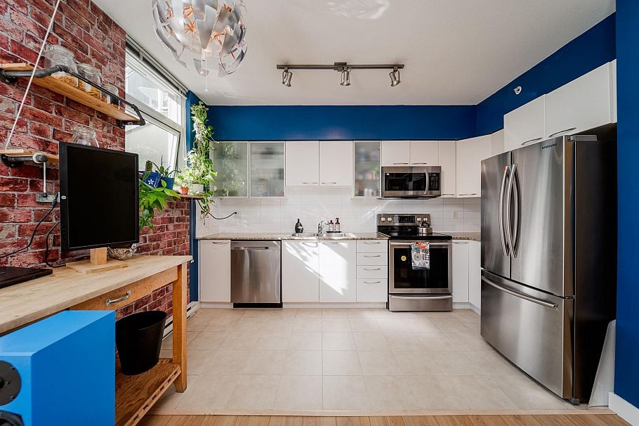 420 4028 Knight Street Vancouver, BC - 2