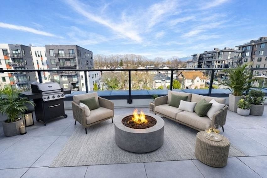 407 2268 E Broadway Avenue Vancouver, BC - 1