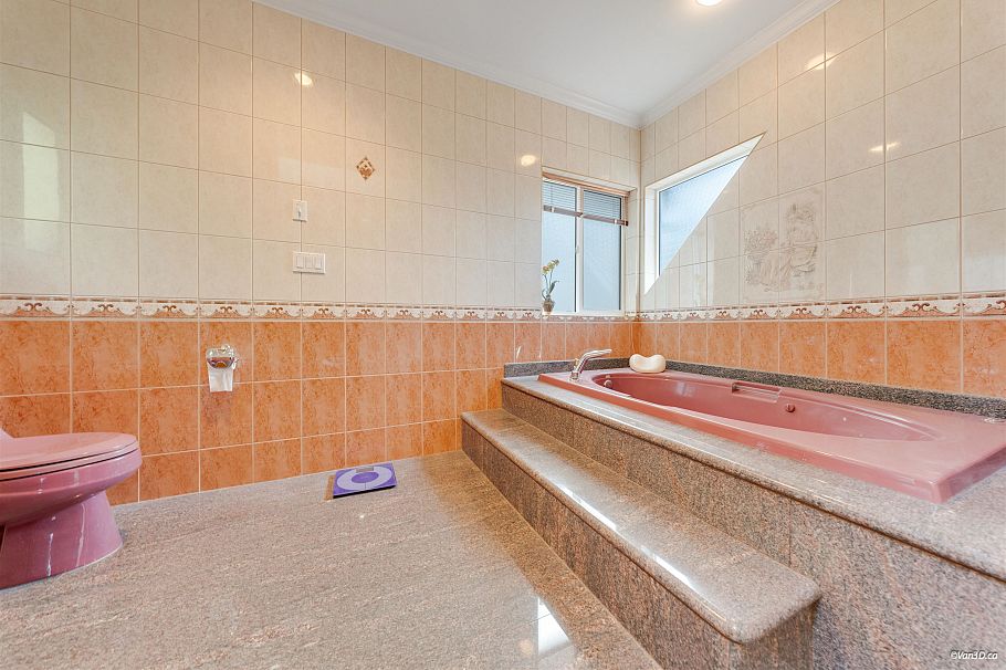 4989 Chalet Place North Vancouver, BC - 17