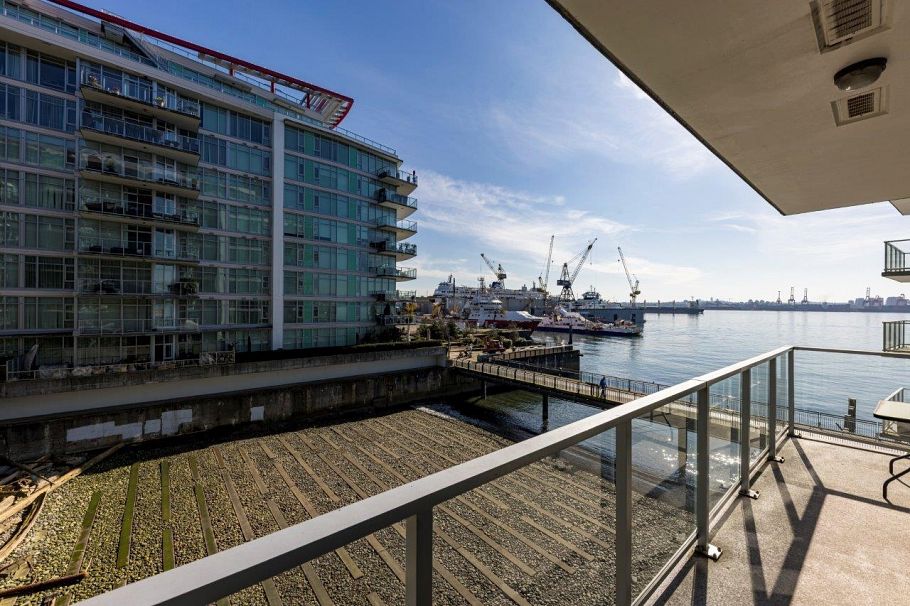 304 175 Victory Ship Way North Vancouver, BC - 14