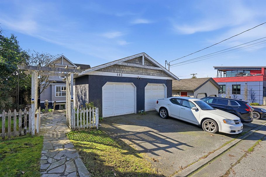 B 403 Alder Street North Vancouver, BC - 18