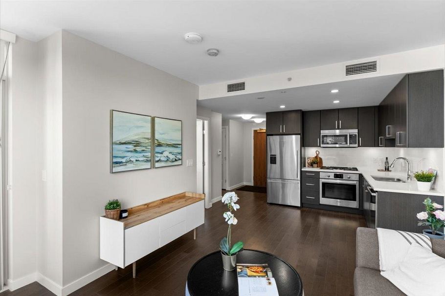 805 1708 Ontario Street Vancouver, BC - 2