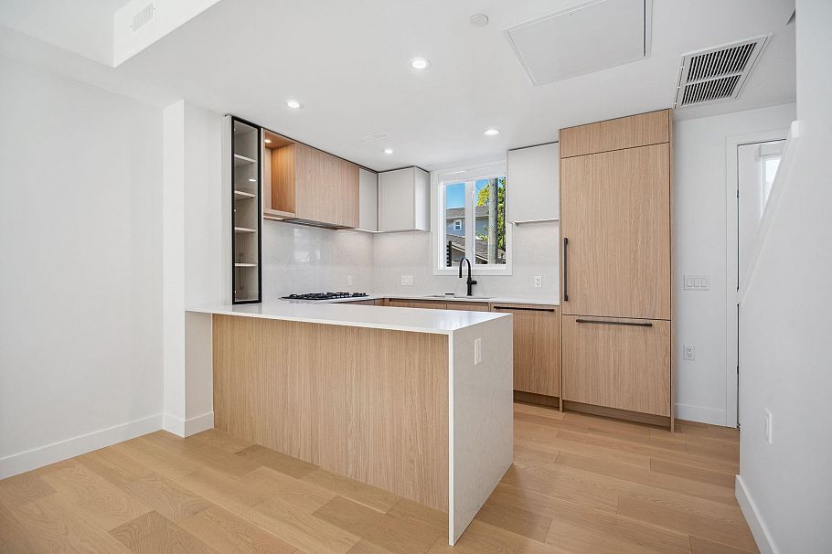 123 725 W 49 Avenue Vancouver, BC - 11