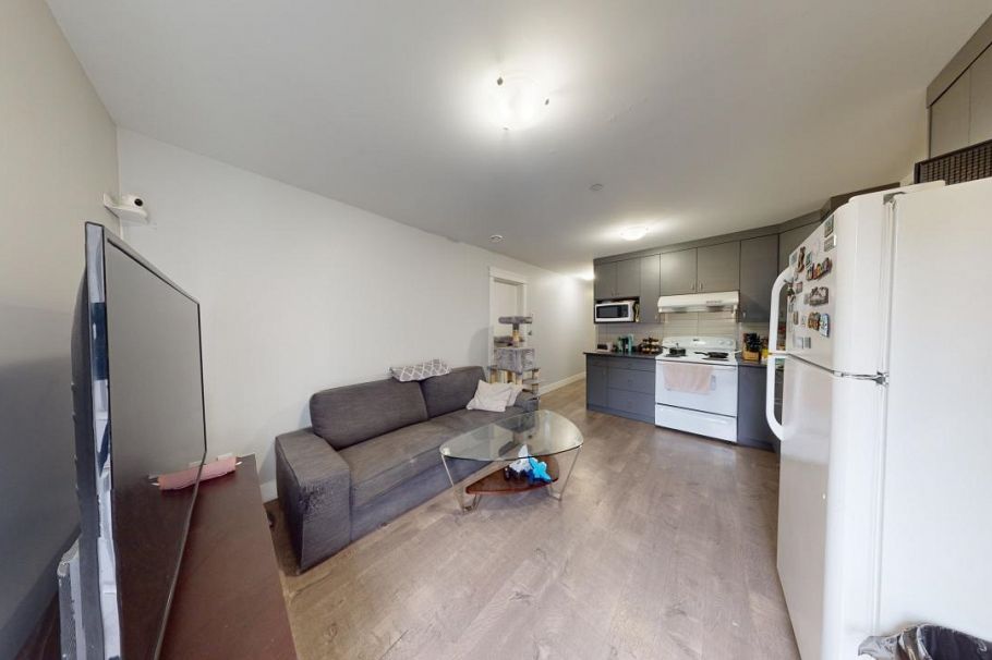 3317 E 3rd Avenue Vancouver, BC - 36