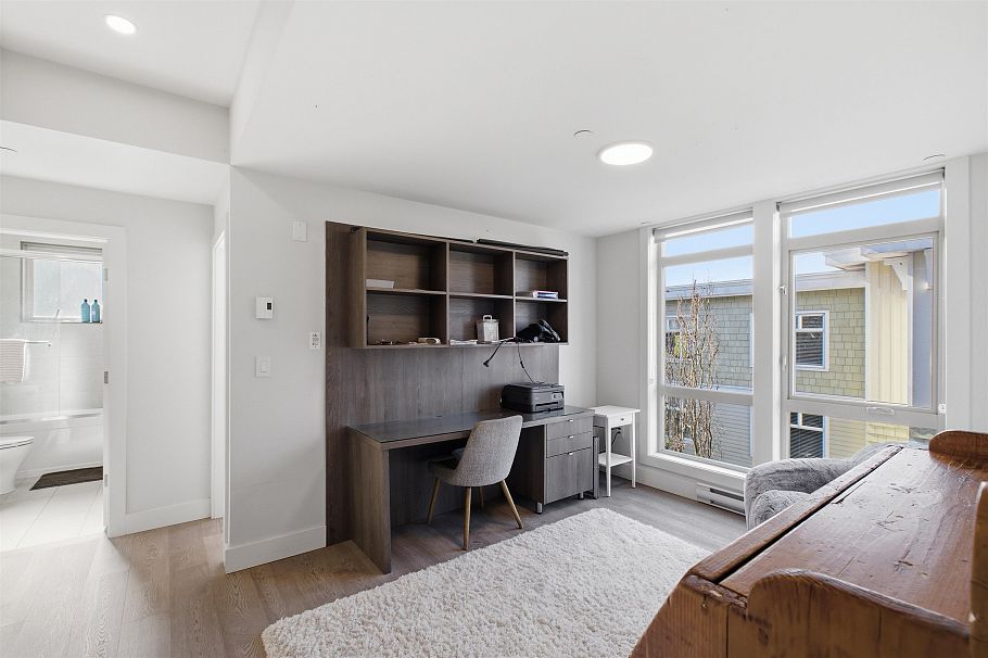 1 115 W Queens Road North Vancouver, BC - 23