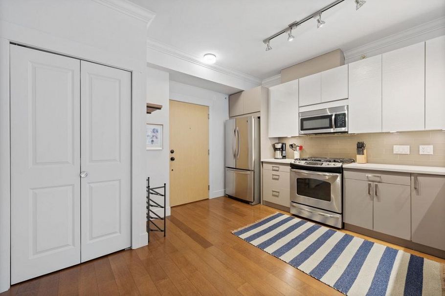 403 857 W 15th Street North Vancouver, BC - 7