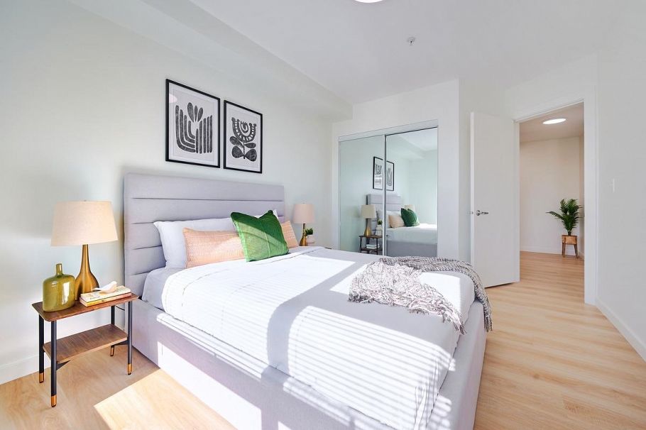 311 1033 St. Georges Avenue North Vancouver, BC - 19