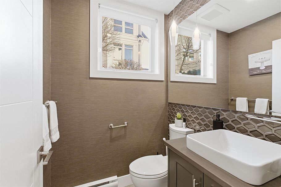 1 115 W Queens Road North Vancouver, BC - 13