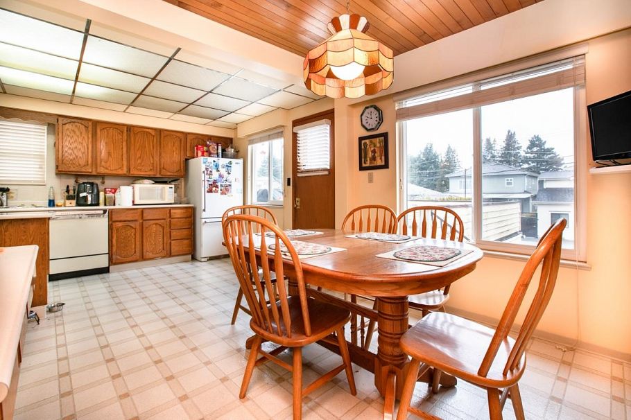 2435 E 49th Avenue Vancouver, BC - 11