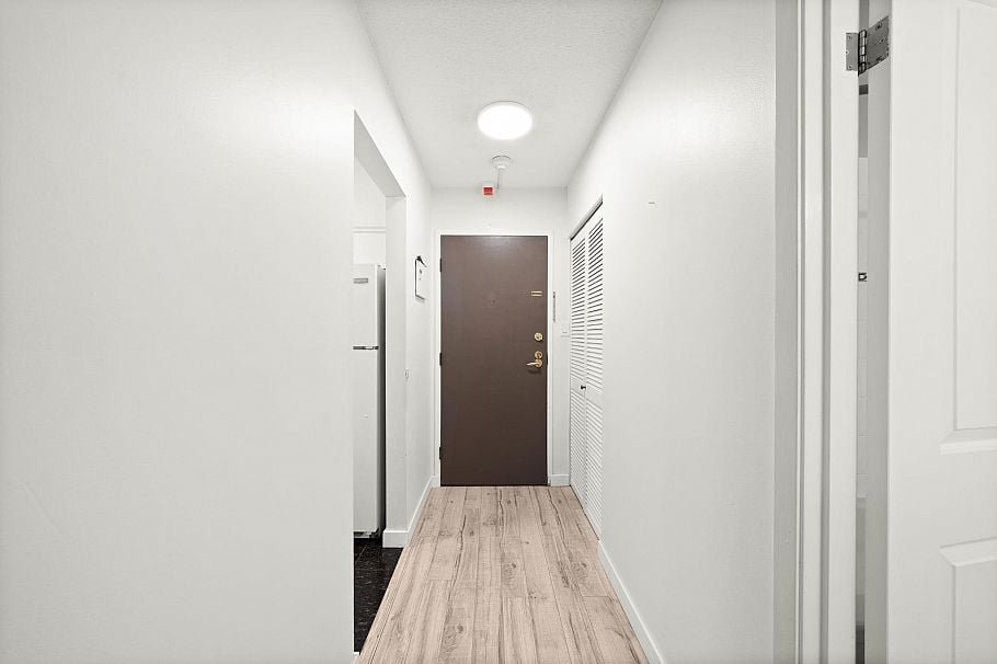 203 131 W 4th Street North Vancouver, BC - 10