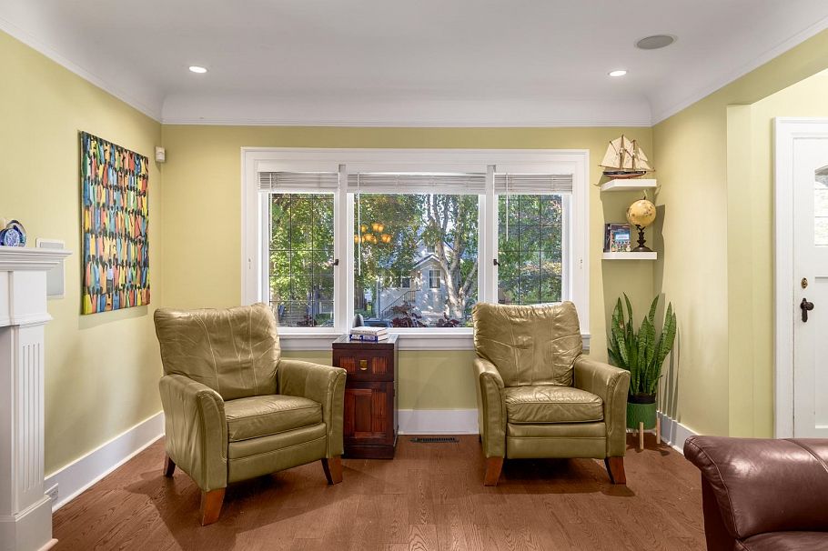 3432 W 13th Avenue Vancouver, BC - 4