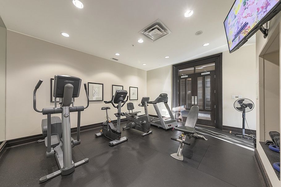 312 170 W 1st Street North Vancouver, BC - 32