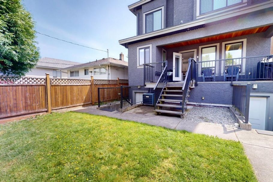 3317 E 3rd Avenue Vancouver, BC - 3