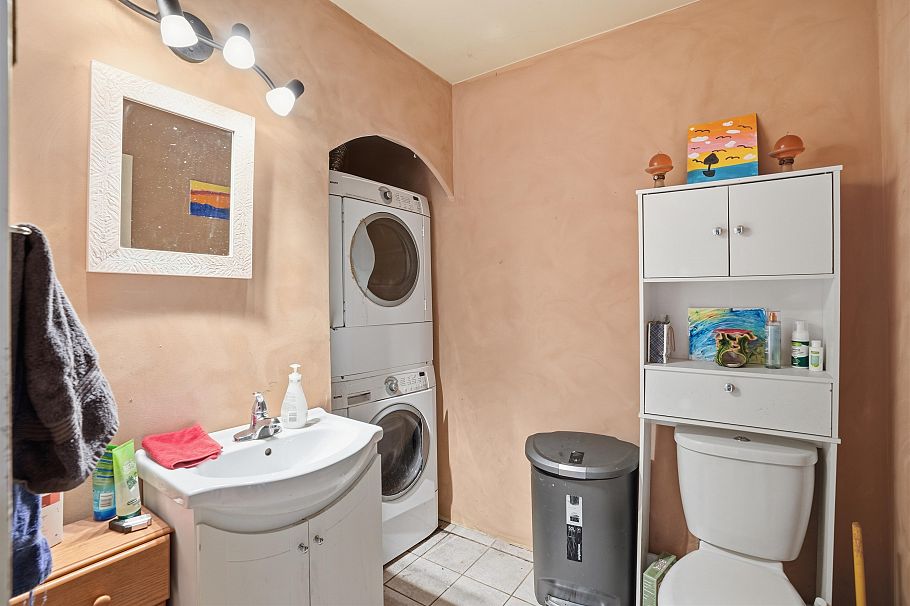 B 403 Alder Street North Vancouver, BC - 11