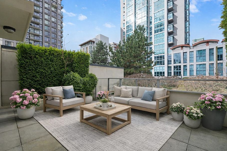 1237 Richards Street Vancouver, BC - 2