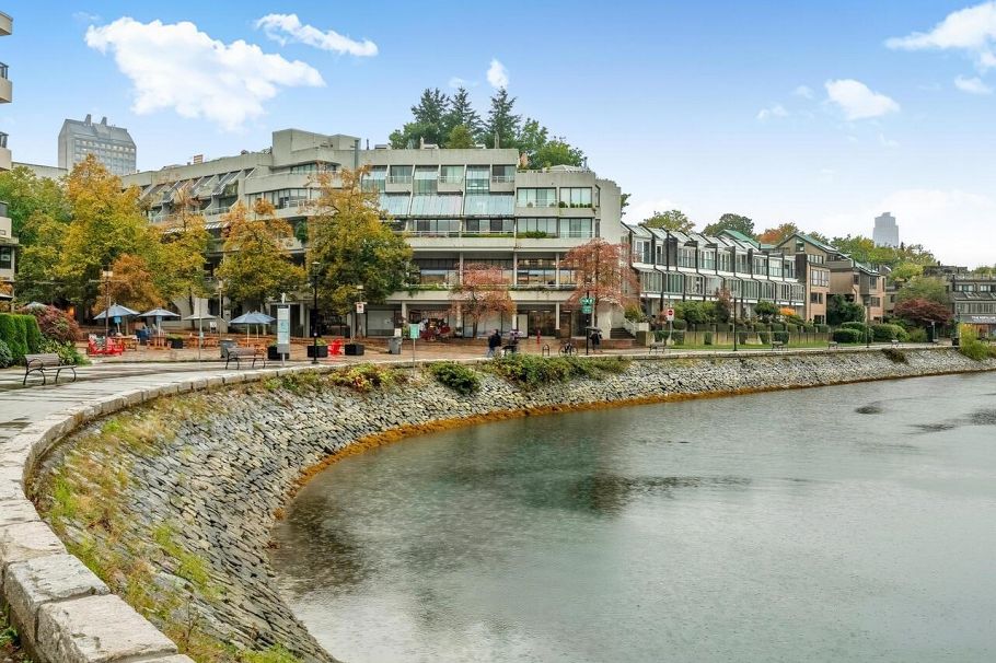 521 666 Leg In Boot Square Vancouver, BC - 36