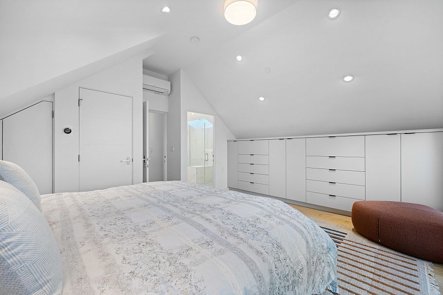 2142 W 1st Avenue Vancouver, BC - 21